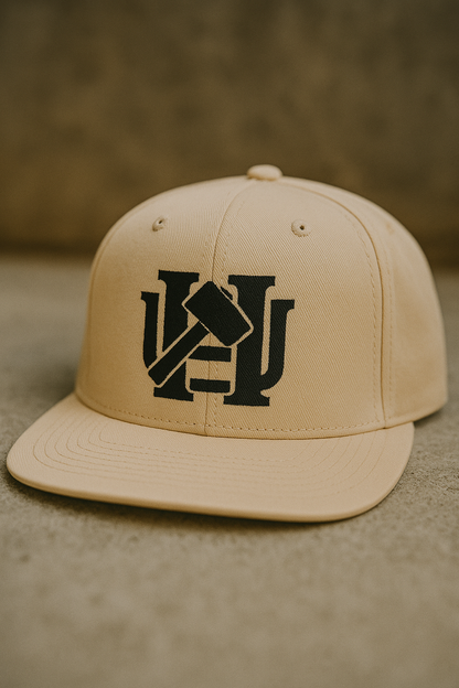 Beige cap with an embroidered logo.
